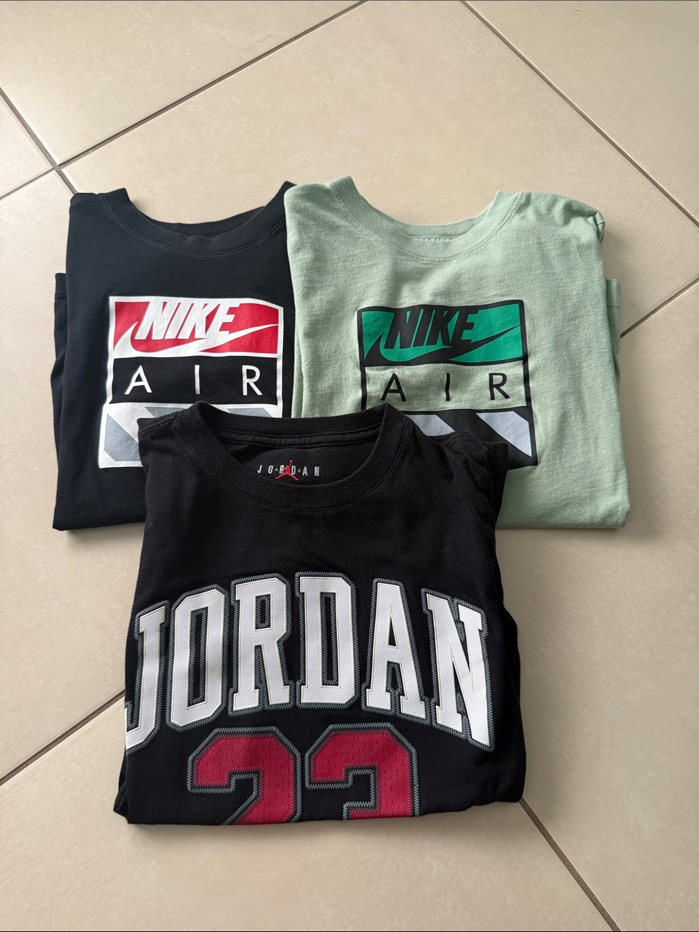 Boys (medium) Nike Air & Jordan Graphic Tee Bundle - Black, Green, Red